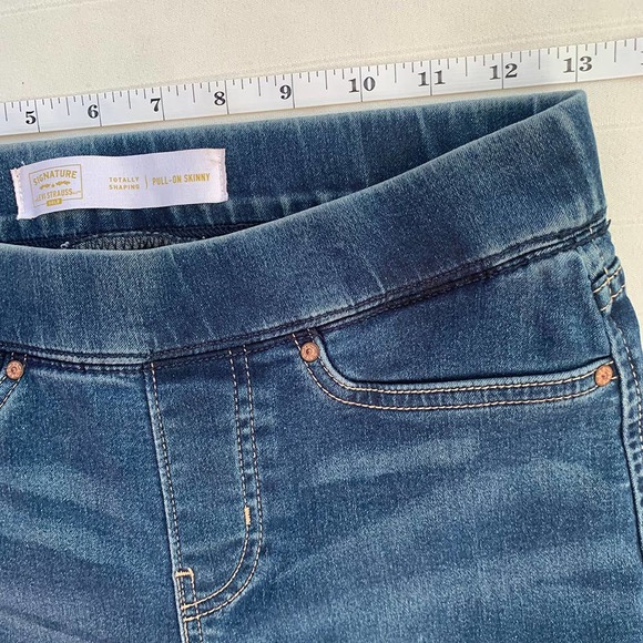 Levi's Signature Shaper Pull-On Skinny Jeans Size 26X28 - Picture 6 of 9